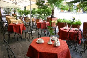 Cafe Le Lodge in Chianti region