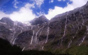 Milford Road-spectacular road in New Zealand
