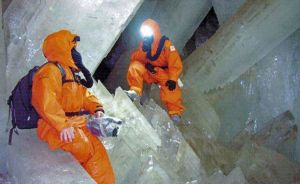  The Crystal Cave of the Giants, Mexico