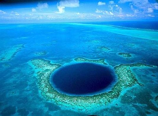Great Blue Hole - Great Blue Hole view
