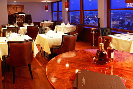 Golden Well Hotel - Elegant dining spaces