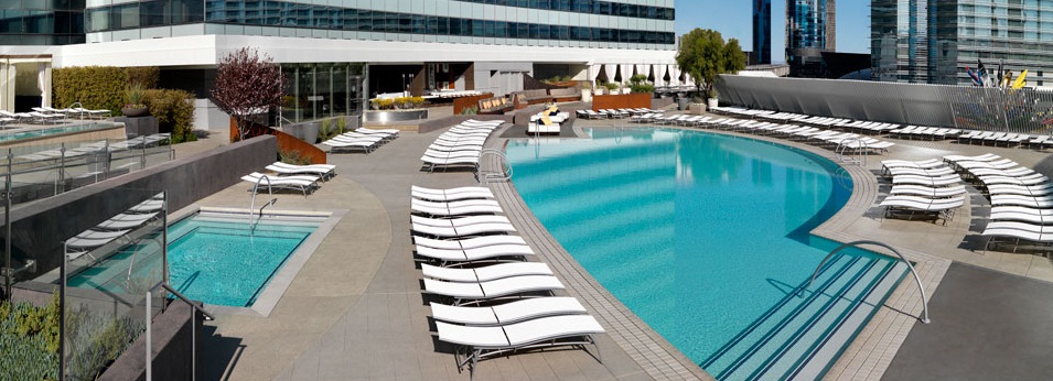 Vdara Hotel & Spa at CityCenter - Pool lounge