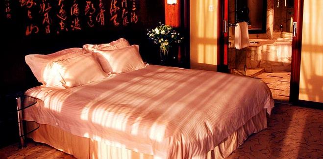 Grand Hyatt, Shanghai, China - Elegant bedroom