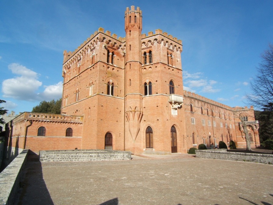Brolio Castle - Front view of the castle
