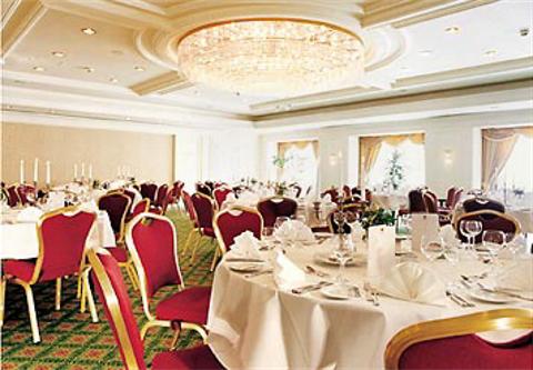 Renaissance Wien Hotel  - Refined ballroom