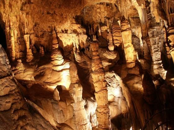 Luray Caverns in Virginia - Inside view 