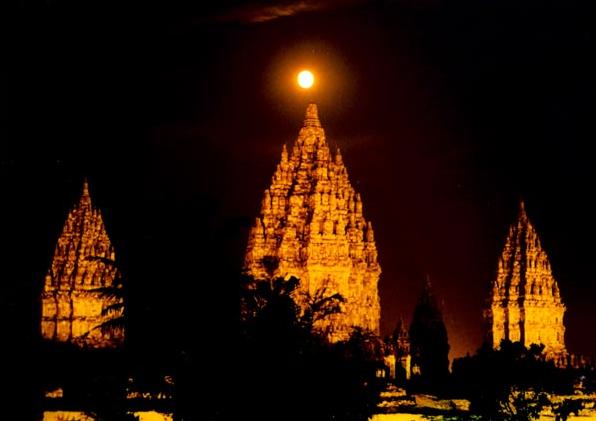 Prambanan in Indonesia - Prambanan at night