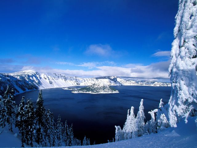 Crater Lake in USA - Amazing scenery