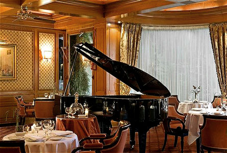 Ritz Paris - Elegant indoor spaces