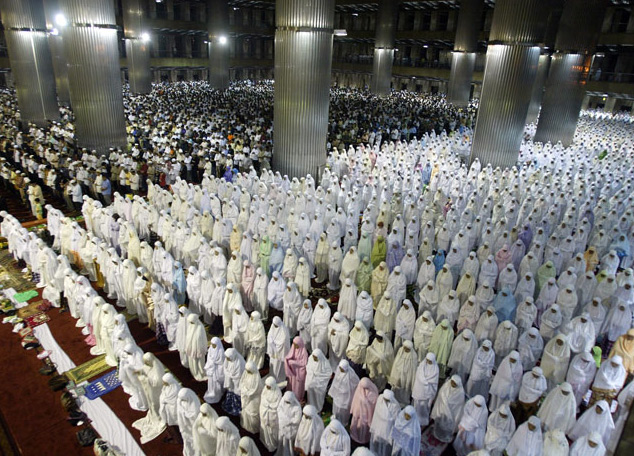 Ramadan - Praying during Ramadan in Indonesia