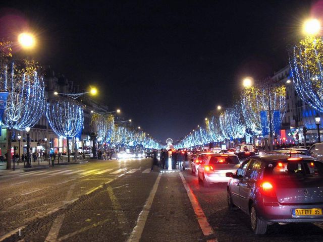 Champs-Élysées in Paris, France - Champs-Élysées view at night