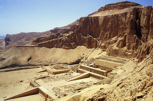 Theba - Theba Hatshepsut Temple view