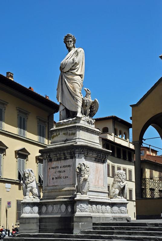 Флоренция данте. Статуя Данте во Флоренции. Памятник Данте у Санта Кроче. Памятник Данте во Флоренции. Памятники Данте Алигьери в Италии.