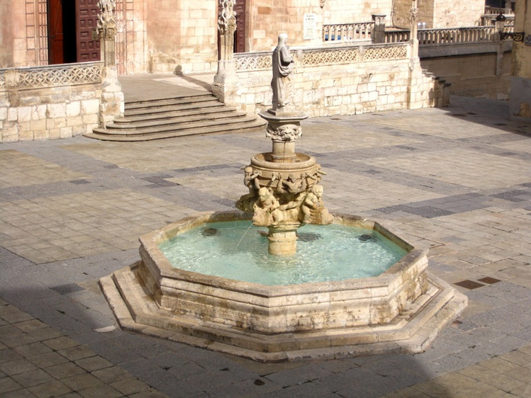 Burgos Cathedral - Ancient fountain