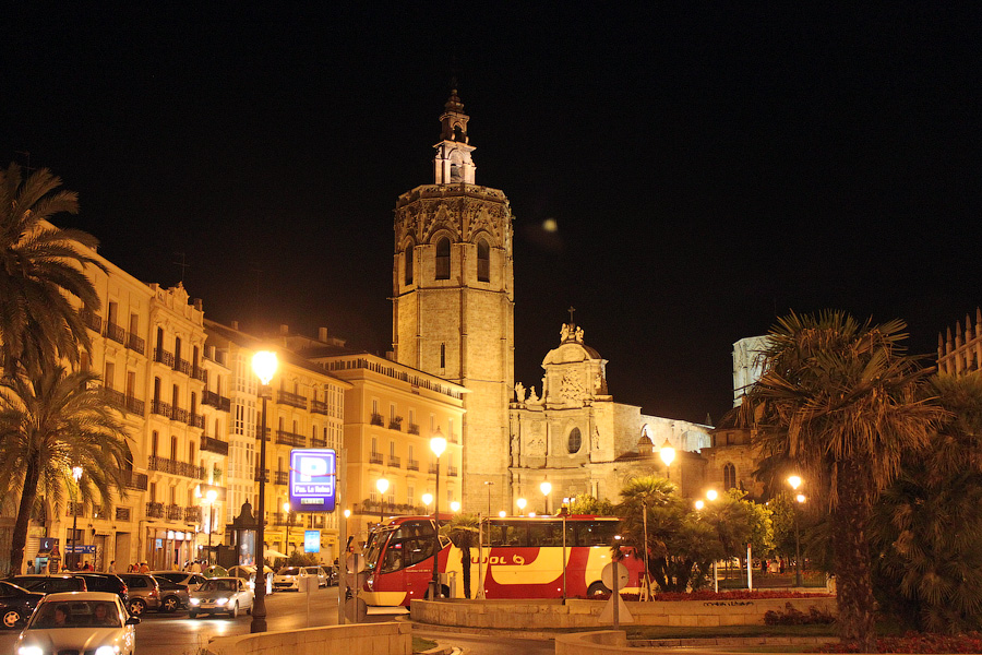 Cathedral of Valencia - Cathedral view by night