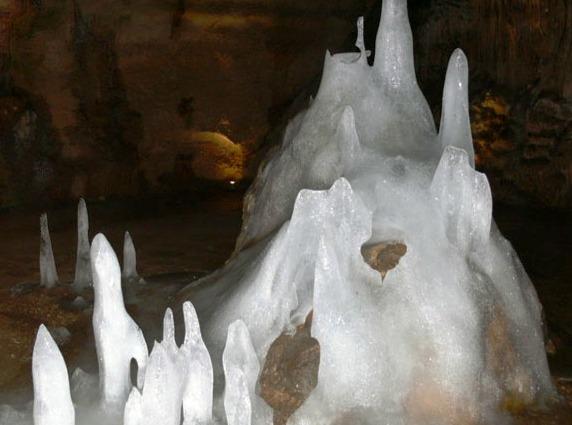 The Ludenika Cave - The ice hall