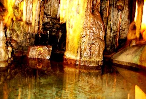 The Ludenika Cave - Underground lake