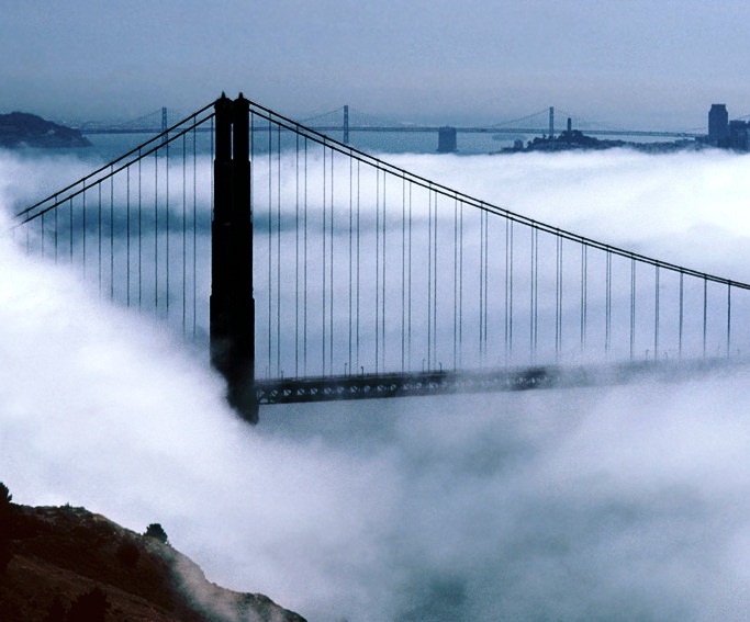 Golden Gate Bridge - Foggy morning