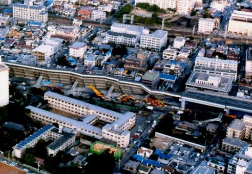 Kobe earthquake on January 17, 1995 - Damaged roads