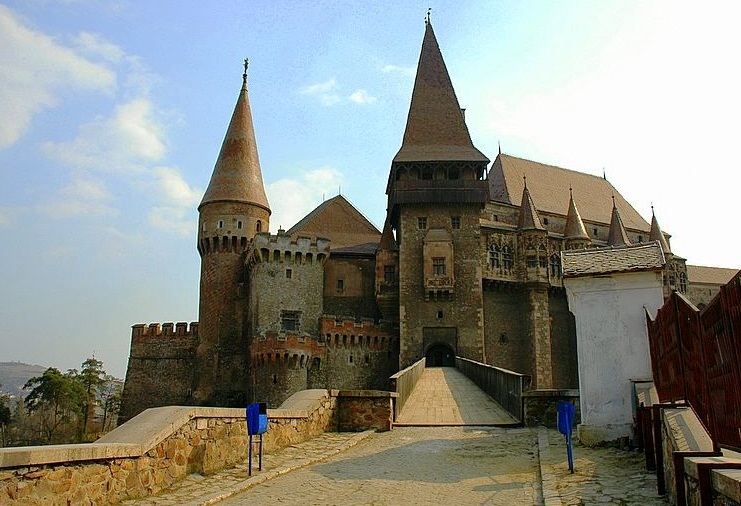 Hunedoara Castle - Main entrance