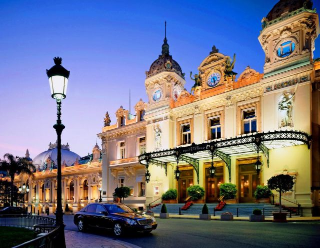 Monte Carlo - Pompous hotels
