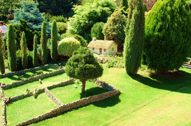Cockington Green Gardens - Picturesque view