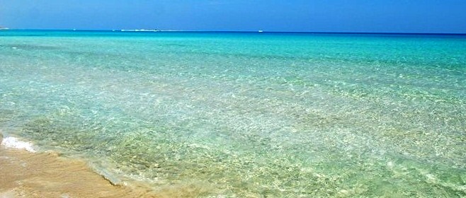 Vendicari beach - clear water