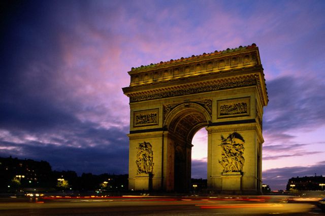 Arc de Triomphe - Night view of Arc de Triomphe