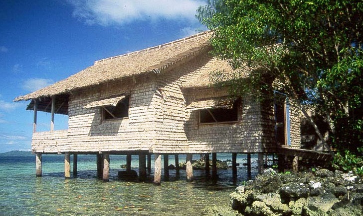 Marovo Lagoon - Small house