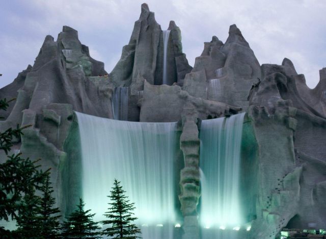 Toronto - Artificial waterfall