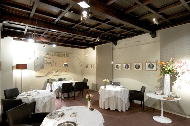 Osteria Francescana Restaurant - Simple interior