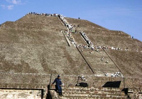 The Pyramid of the Sun - Climbing the pyramid