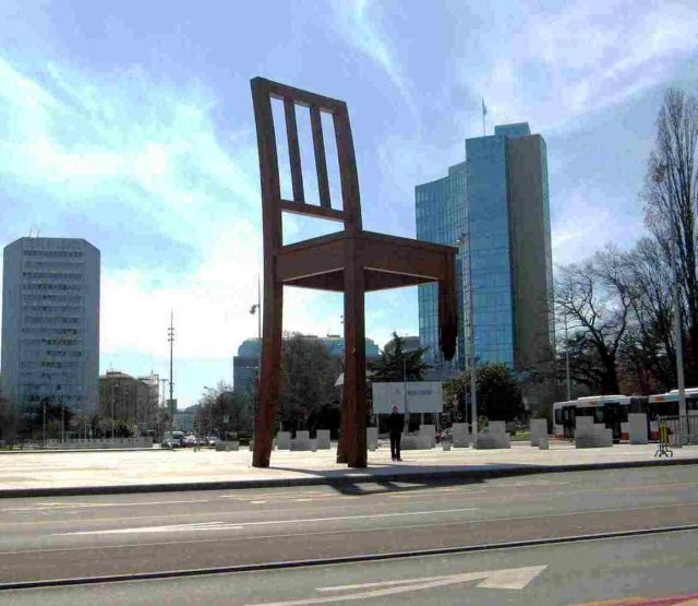 The Broken Chair - Unusual chair