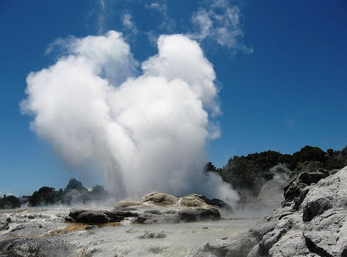 The Pohutu Geyser, Rotorua, New Zealand - Wonderful geyser