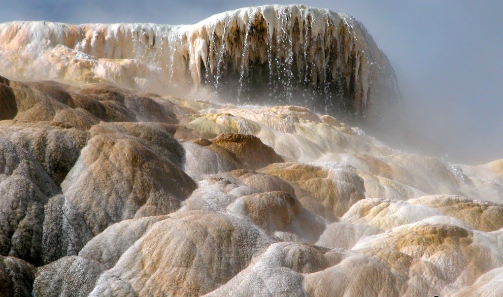 The Steamboat Geyser, Yellowstone National Park, U.S.A - Mammoth Hot springs