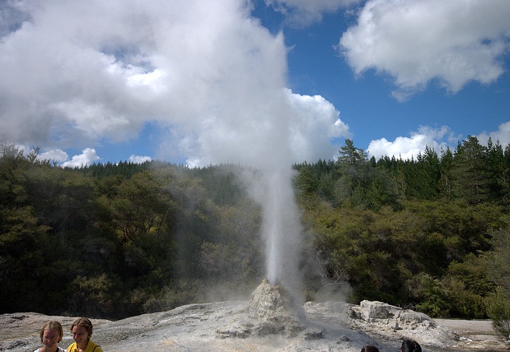  Lady Knox Geyser, New Zealand - Continuous spewing water
