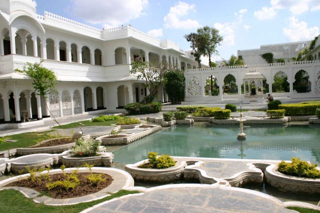 Taj Lake Palace, India - Luxurious castle hotel