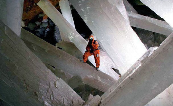  The Crystal Cave of the Giants, Mexico - Giant crystal cave in Naica