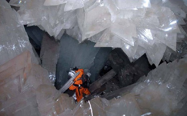  The Crystal Cave of the Giants, Mexico - Magic cave