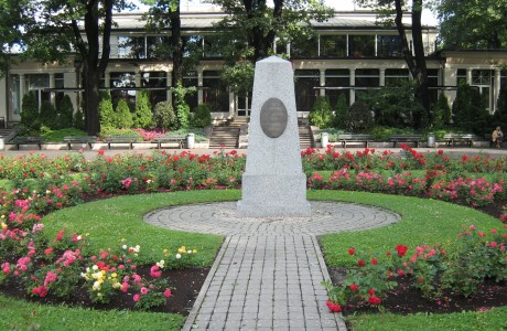 The Verman Garden - Wonderful bust