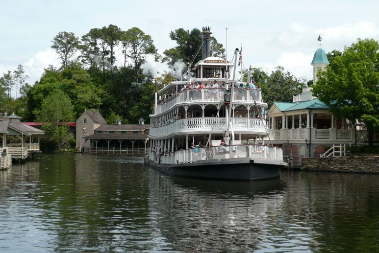 Disneyland in Orlando - River boat cruise