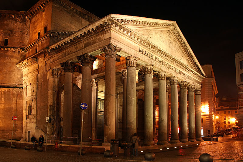 Pantheon - Night view of the Pantheon