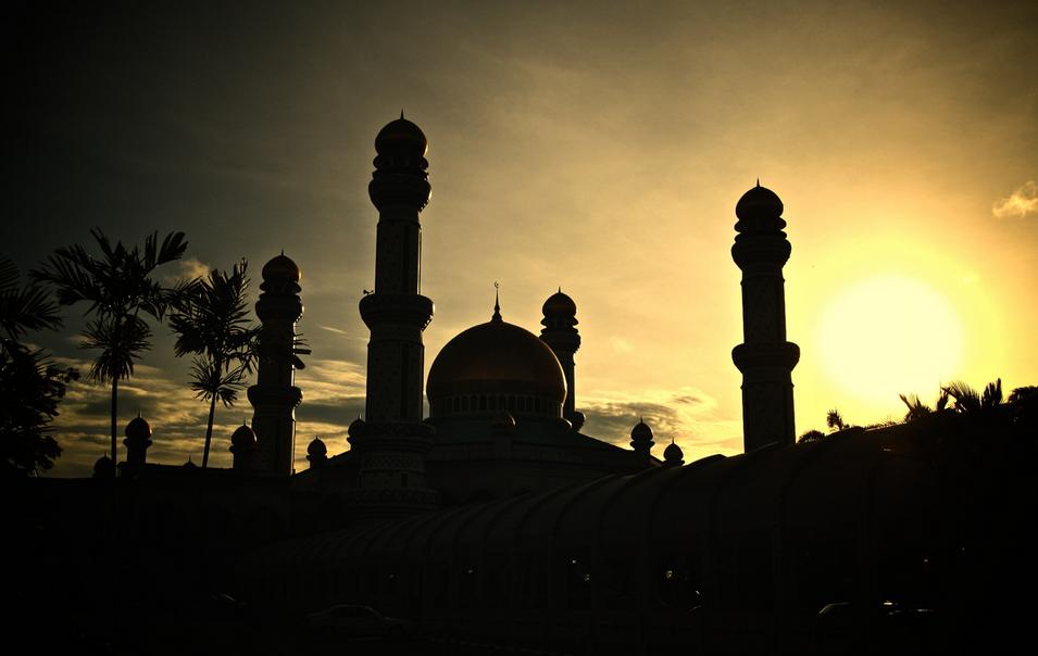 Jamie Asr Mosque in Brunei - The Mosque at night 