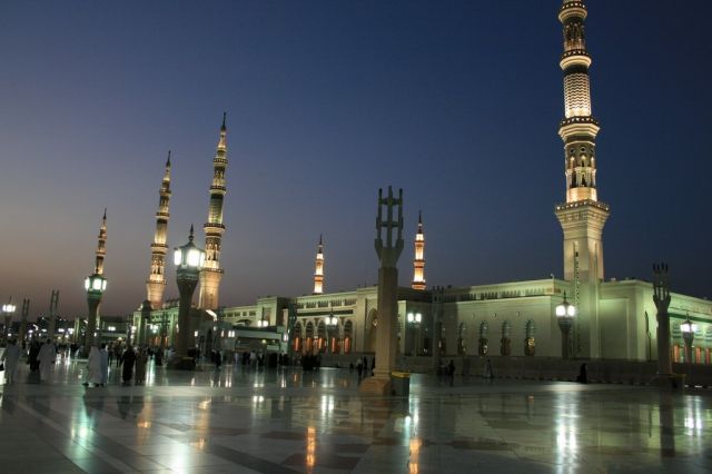 Masjid Al Nabawi in Madinah, Saudi Arabia - View at night 