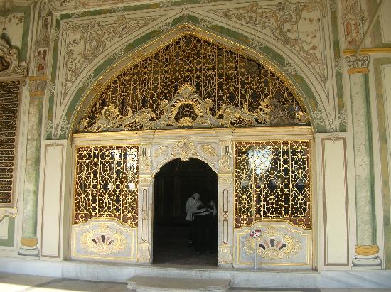 Topkapi Palace - Topkapi Palace entrance