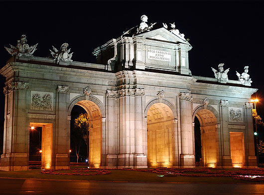 Puerta de Alcala - Night view of Puerta de Alcala