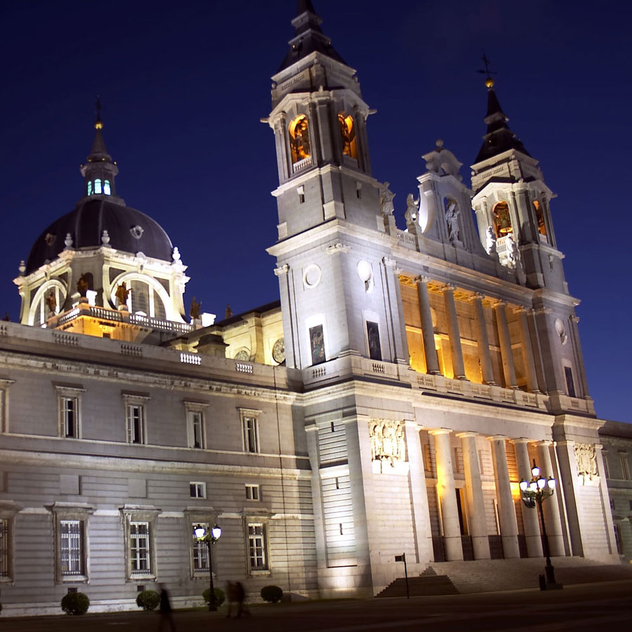 Almudena Cathedral - Almudena Cathedral view by night