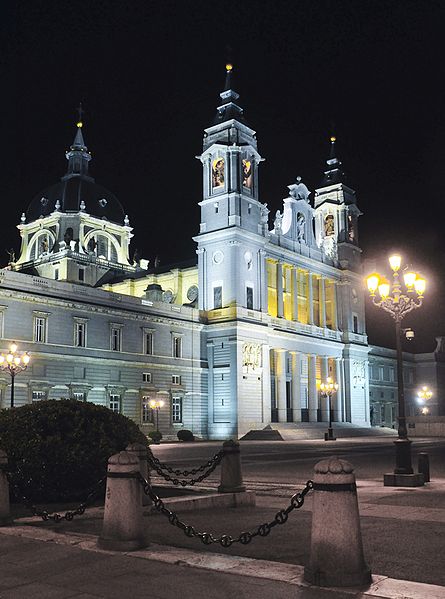 Almudena Cathedral - Night view