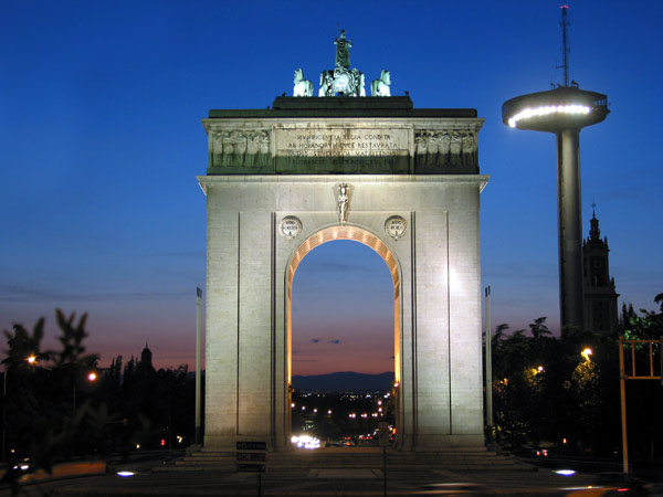Arco de la Victoria - Arco de la Victoria view by night