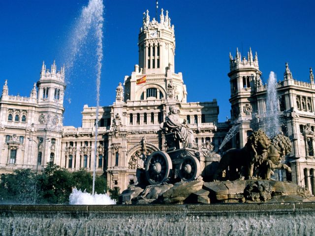 Plaza de Cibeles - Splendid architecture